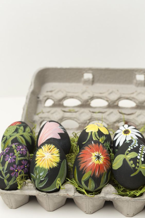 18 Gorgeous Painted Easter Eggs