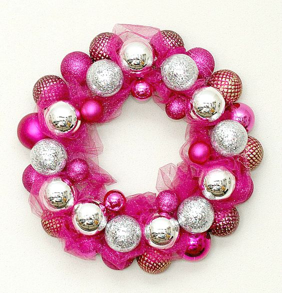 16 DIY Valentine's Day Wreaths