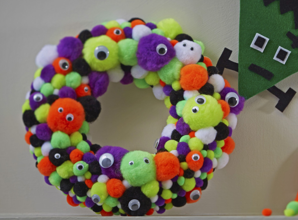 Pom pom wreath