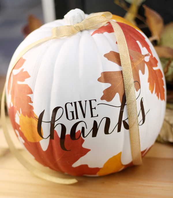 11 Ways to Use Leaves in Your Thanksgiving Decor