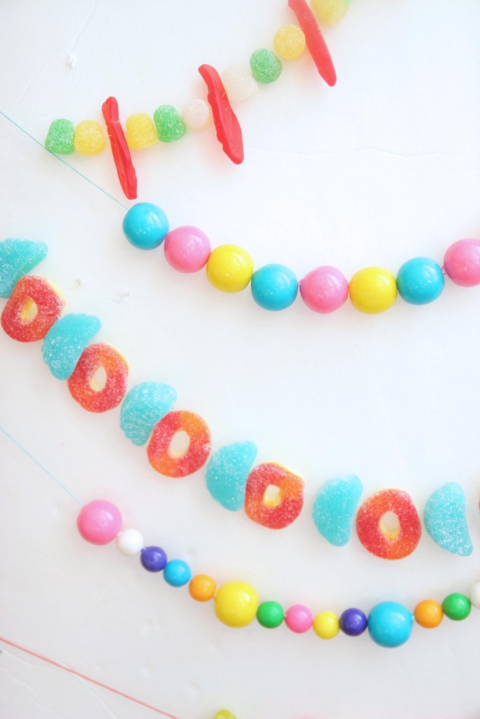 22 Festive DIY Christmas Garland