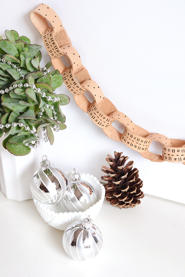 22 Festive DIY Christmas Garland
