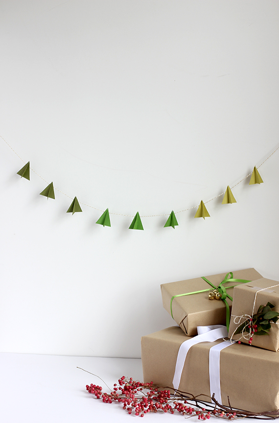 22 Festive DIY Christmas Garland
