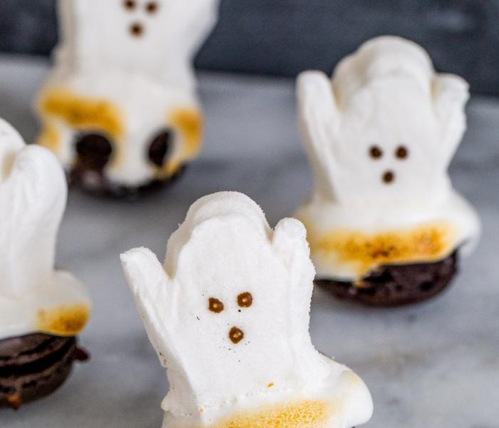 Melting Ghost Macarons