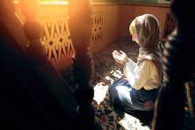 Woman praying Laylat Al-Qadr